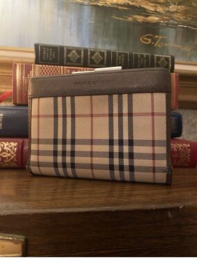 Burberry Nova Check Kiss Lock Bi Fold Wallet Dark chocolate leather With COA
